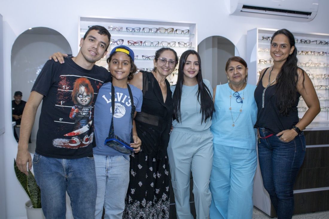 Grupo grande de asistentes en el consultorio Enfoque 360