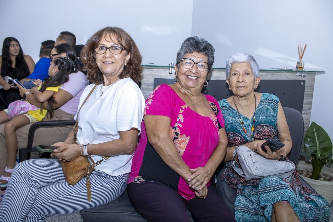 Invitadas acompañándonos en la inauguración de Enfoque 360