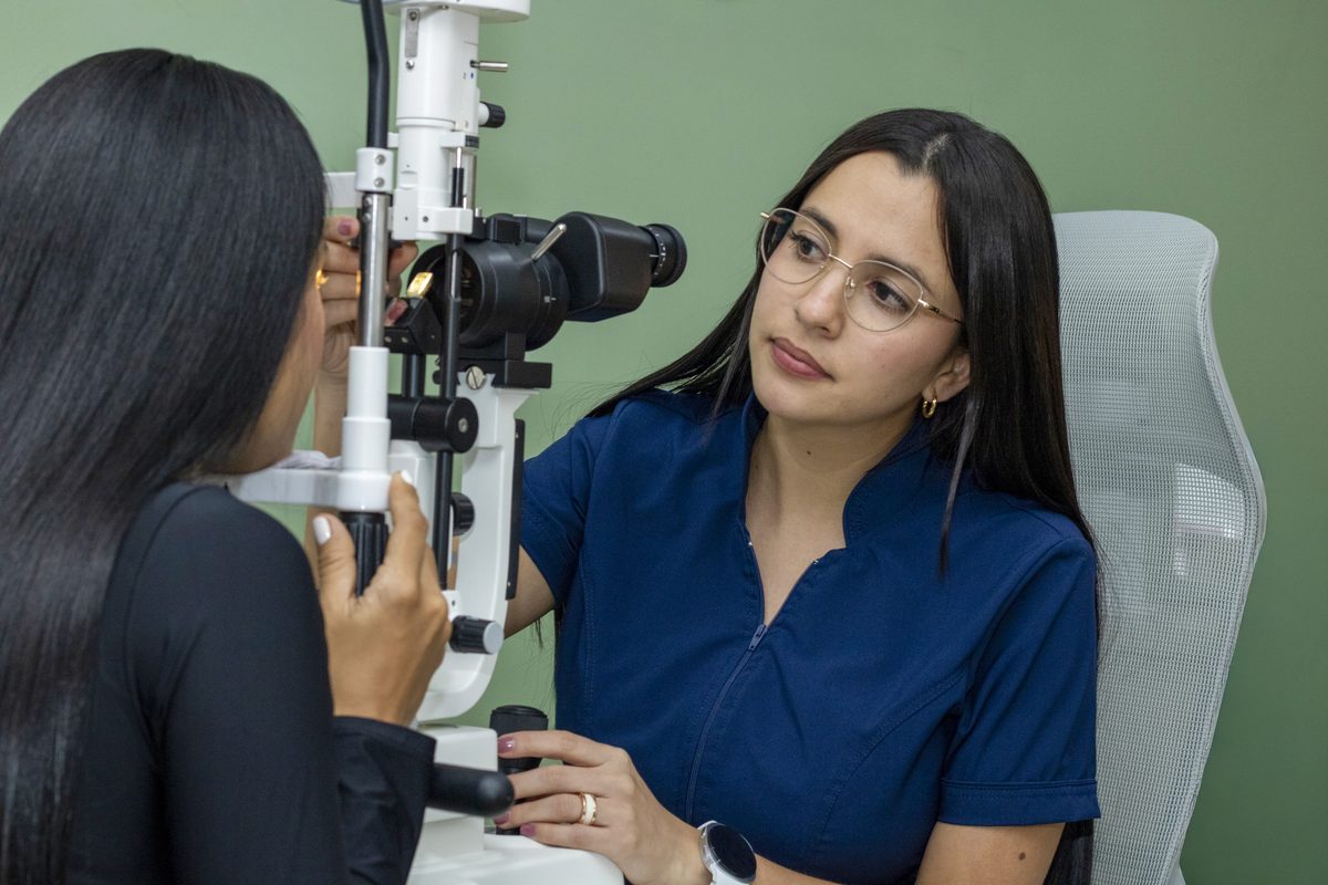 Valoración de la salud ocular con la lámpara de hendidura en Enfoque 360